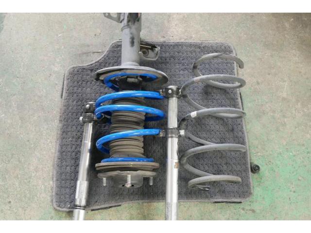 カムリ 持込ダウンサス取付 サスペンションを脱着するまでに多くの部品の取り外しがあります 様々な工具、知識が必要です
