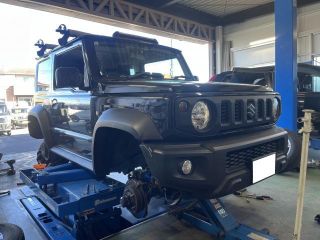 ジムニーシエラ KENOUOFFROAD製 1インチリフトアップキット取付 ちょいアゲ大人カスタムでサスペンションとブレーキホースの交換です