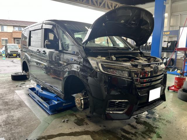 ホンダ ステップワゴン サマータイヤの取替予約受付中！ネット購入のタイヤを当店で組替交換可能です。