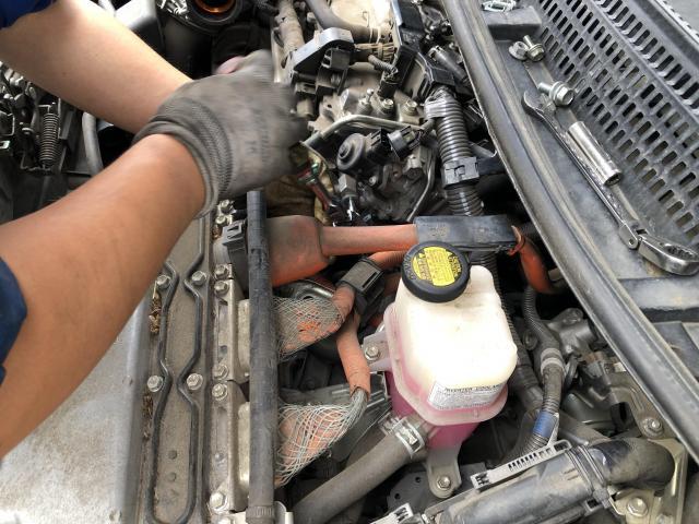 プリウスα　車検整備
EGR交換
燃焼温度を下げて冷却損失を減らし、スロットル損失を抑えることで燃費向上。