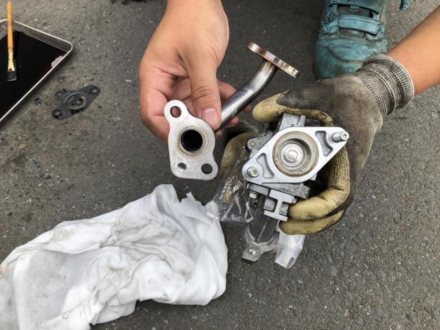 プリウスα　車検整備
EGR交換
燃焼温度を下げて冷却損失を減らし、スロットル損失を抑えることで燃費向上。