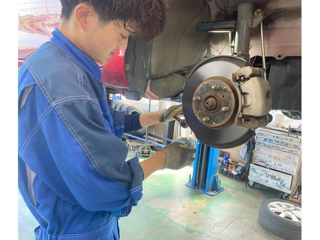 ジムニー　ドラムブレーキグリスアップ・パッド交換 ドラムブレーキのグリスアップとブレーキパッド交換は、車の安全性と性能を維持する上で非常に重要です。