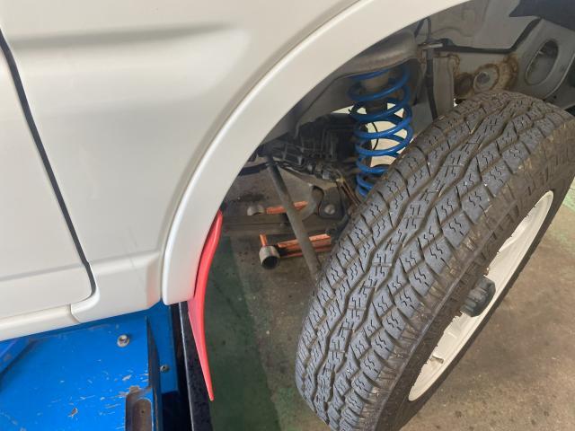 ジムニー　ドラムブレーキグリスアップ・パッド交換 ドラムブレーキのグリスアップとブレーキパッド交換は、車の安全性と性能を維持する上で非常に重要です。