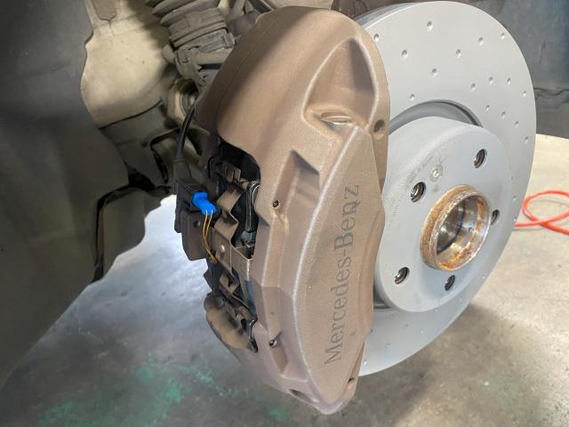 メルセデス・ベンツ　Ｃクラス　フロントディスクローター・ブレーキパッド・パッドセンサー交換
足回りの異音や不安定さを感じた場合は、早めに点検を受けるのが安全です。
