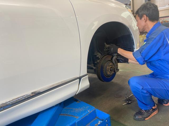 レクサス　ＲＸ270　フロントブレーキパッド交換 足回りから音がするなと思ったらパッドが減っているのかも...