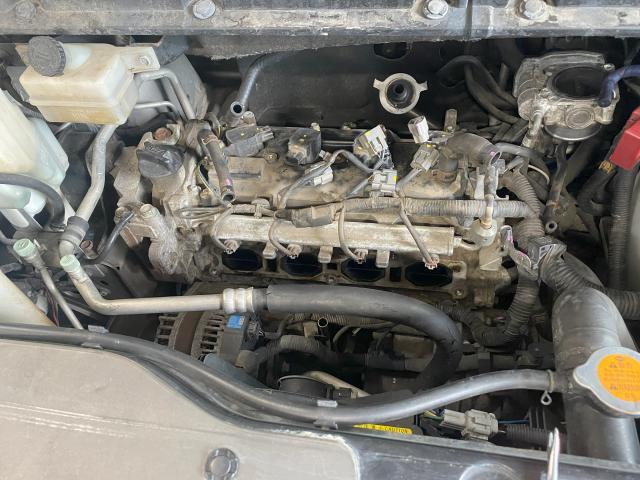 セレナ　ヘッドカバーガスケット交換　エンジン内部で大切な役割を果たす部品の一つ　エンジンのシリンダーヘッドとヘッドカバーの間に挟み込まれ、オイル漏れを防ぐシールとして機能