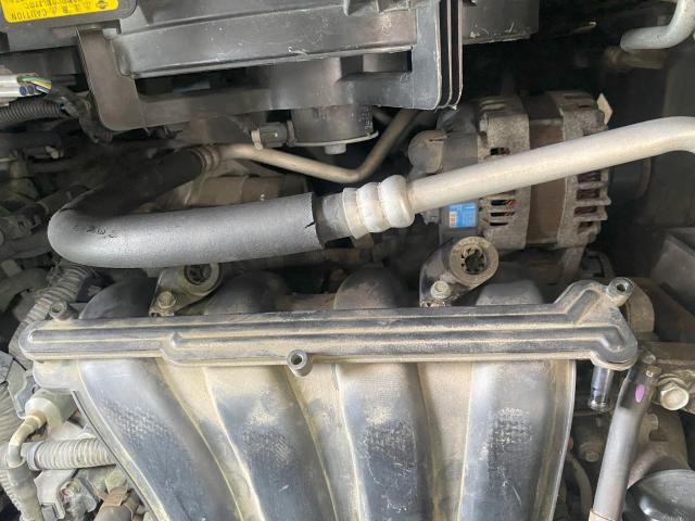 セレナ　ヘッドカバーガスケット交換　エンジン内部で大切な役割を果たす部品の一つ　エンジンのシリンダーヘッドとヘッドカバーの間に挟み込まれ、オイル漏れを防ぐシールとして機能