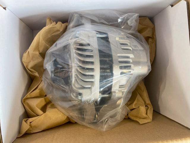 スイフト オルタネーター交換 自動車のエンジン動力を使って発電する装置で、車内の電力を供給する重要なパーツ エンジンが回転することで発電し、その電力をバッテリーに充電します