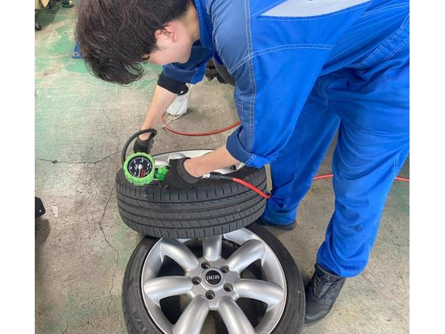 MINI 法定24ヶ月点検 車検 公道を走るすべての車両が定期的に受けることが法律で義務付けられています。目的は、安全性や環境基準を満たしているかを確認することです