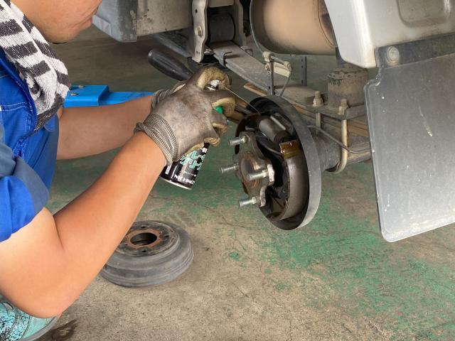 キャリイトラック 車検 日本の法律(道路運送車両法)に基づいて義務付けられている定期的な車両検査です。公道を安全に走行するために、車が国の定める「保安基準」を満たしているかをチェックします