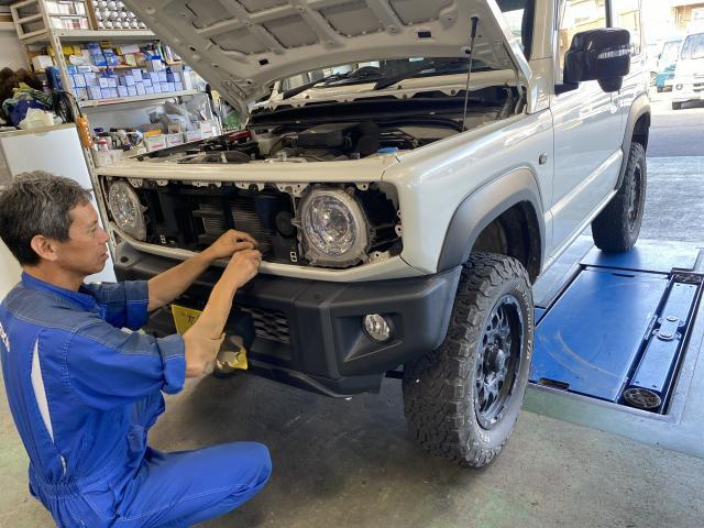 ジムニー　法定２４カ月点検車検　カスタムパーツを販売・取付をしておりますが車検対応ですので安心安全な整備を行っております。