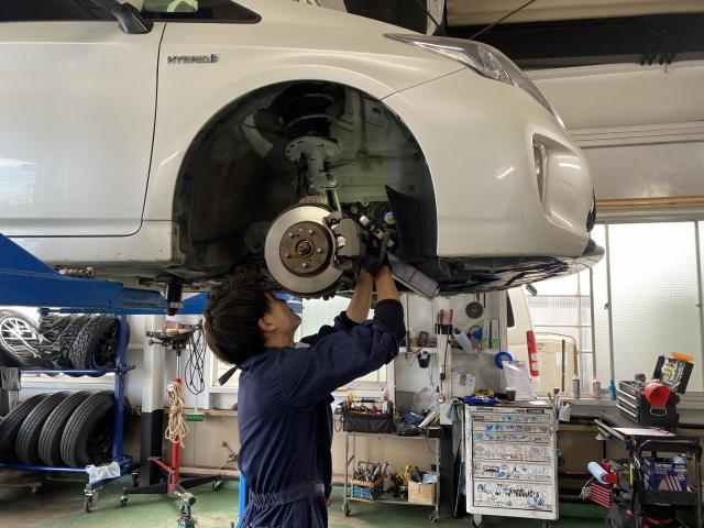 プリウス　法定２４カ月点検車検　距離３５万キロ　しっかり整備されていればまだまだ走れる可能性があります。当社の整備士にお任せ下さい！！
