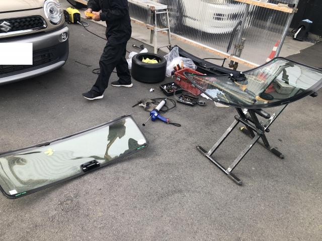 クロスビー　ガラスにひび　放置しておくと寒暖差や衝撃で割れます ガラス交換、範囲を限定したリーズナブル修理も対応可能です