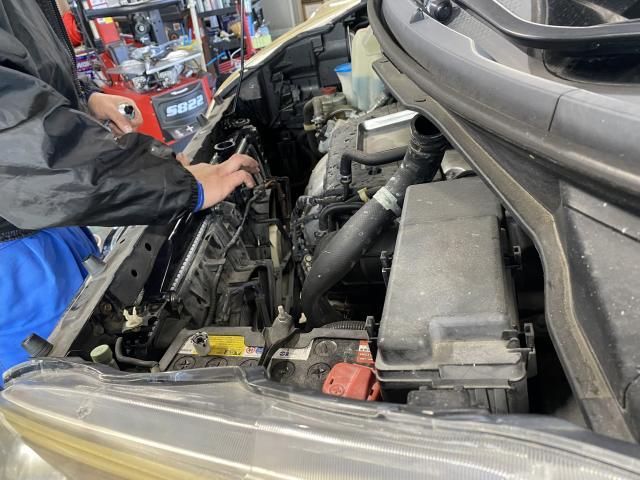 ステップワゴン エンジンルームから甘い匂いがした 放っておくとエンジンのオーバーヒートにつながる危険なトラブル! ラジエーター水漏れ修理交換