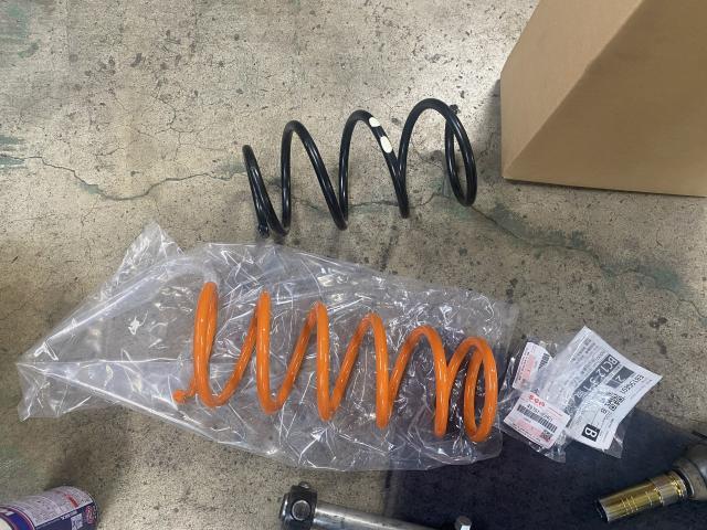 エブリイ リフトアップパーツ取付 サスペンションを交換し、大人チョイ上げカスタム