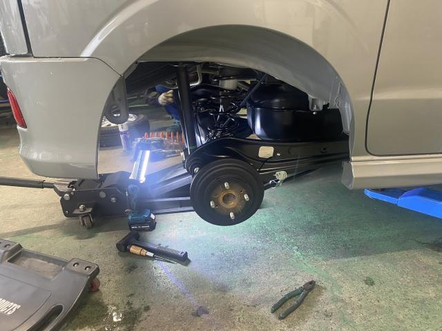 エブリイ リフトアップパーツ取付 サスペンションを交換し、大人チョイ上げカスタム