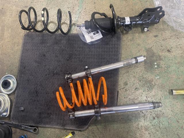 エブリイ リフトアップパーツ取付 サスペンションを交換し、大人チョイ上げカスタム