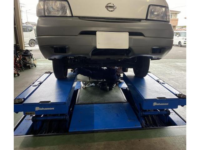 ボンゴトラック 営業車のエンジンオイル・オイルエレメント交換 軽自動車からトラックまで幅広い車種承っております。