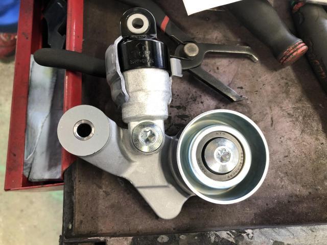 スペーシア　ファンベルト交換　劣化すると「キュルキュル音」やハンドルの重さ、エアコン不調などの症状が出ることがあります。　