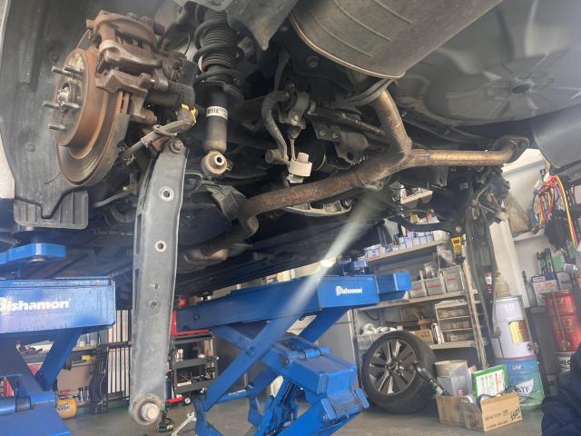 レヴォーグ　持込ショックアブソーバー取付　インチアップブラケット取付　快適性と耐久性向上◎　持ち込みパーツ取付お気軽にご相談ください！