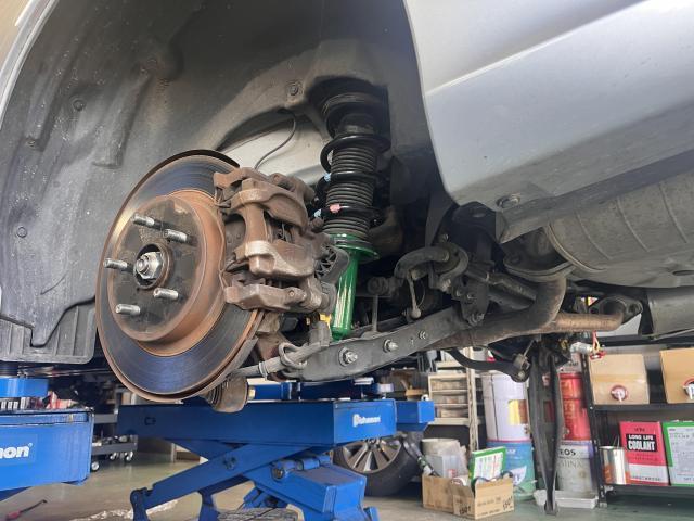 レヴォーグ　持込ショックアブソーバー取付　インチアップブラケット取付　快適性と耐久性向上◎　持ち込みパーツ取付お気軽にご相談ください！