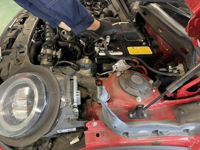 ＭＩＮＩ　エンジン警告灯がついた！！ラムダセンサー交換　車の排気ガス中に含まれる酸素の量を測定するセンサーで、エンジンの燃焼効率や排出ガスの制御にとって非常に重要な部品です。