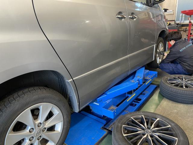 ヴェルファイア　タイヤ交換　ノーマルタイヤからスタッドレスへ交換　寒くなって来ました！雪が降ってからでは遅いかも？！早めの交換お勧めします。