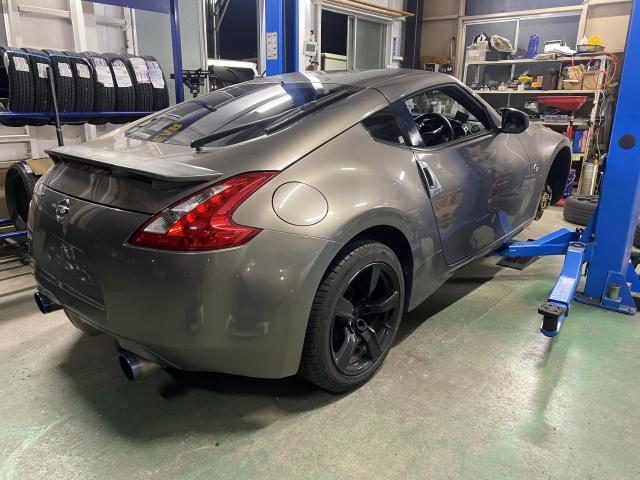 フェアレディＺ　フロントタイヤ２本交換 組替　当店オートウエイ直送取付店となっております。持込OK　ご予約お電話下さいね！！