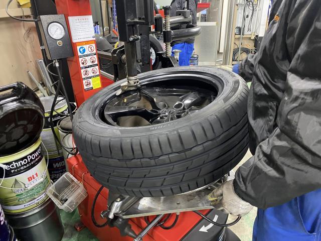 フェアレディＺ　フロントタイヤ２本交換 組替　当店オートウエイ直送取付店となっております。持込OK　ご予約お電話下さいね！！