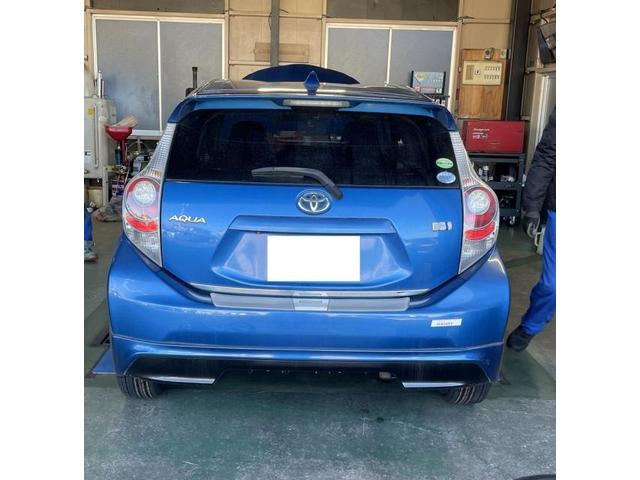 アクア　タイヤ交換　ノーマルタイヤからスタッドレスタイヤへ交換　エンジンオイル交換も同時に作業いたしました。　