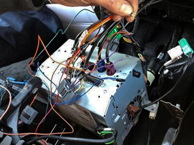 輸入車・国産車問わず電装取り付け＆整備お任せ下さい！ＴＶキャンセラー施工もご相談下さい！