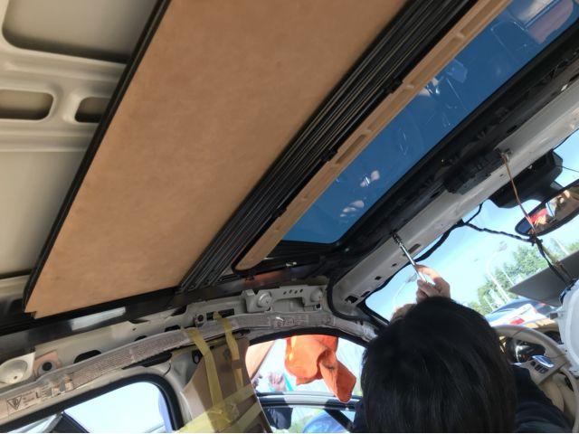 ポルシェパナメーラ・ターボのサンルーフ不調による修理