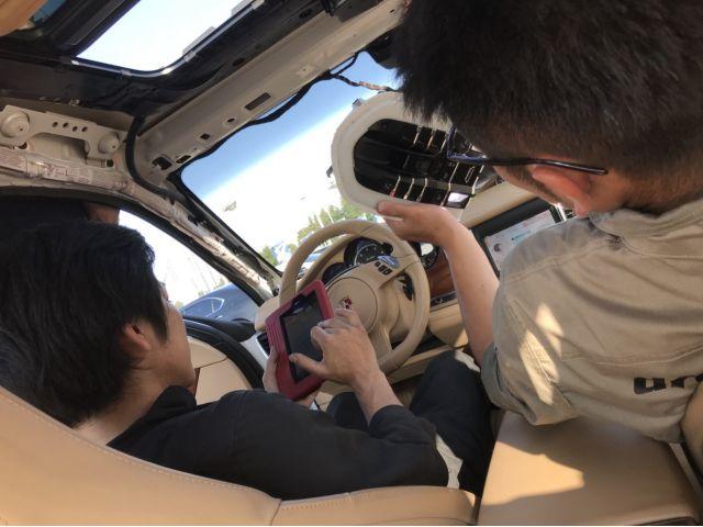 ポルシェパナメーラ・ターボのサンルーフ不調による修理