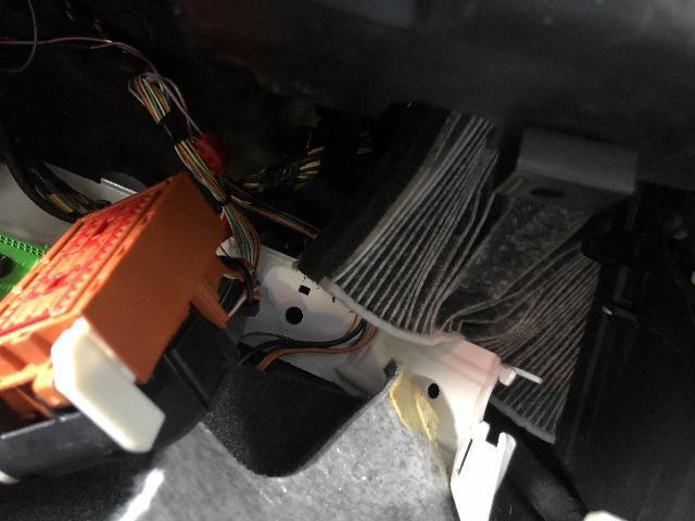 ボルボ V50 エアコンフィルター交換