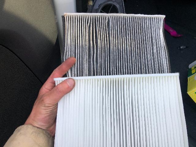 ボルボ V50 エアコンフィルター交換