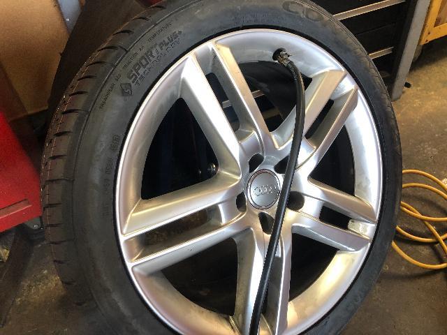 アウディ A6 2.0TFSI クワトロ タイヤ交換