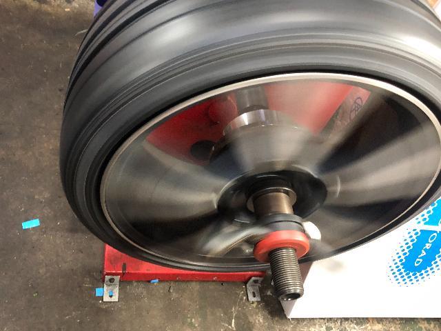 ポルシェ 911 997ターボ フロントタイヤ交換