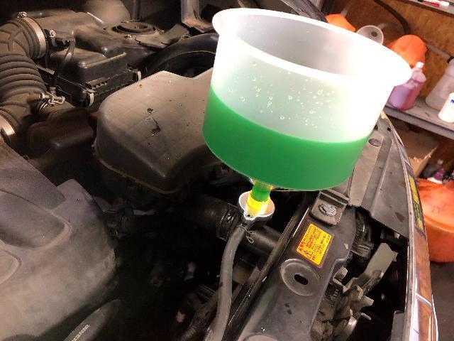 日産 C25 セレナ ラジエーター交換