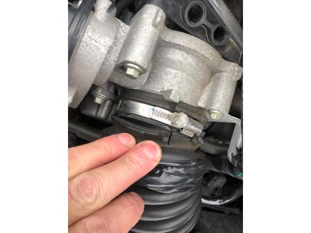 ボルボ V50 スロットル清掃 エアホース交換