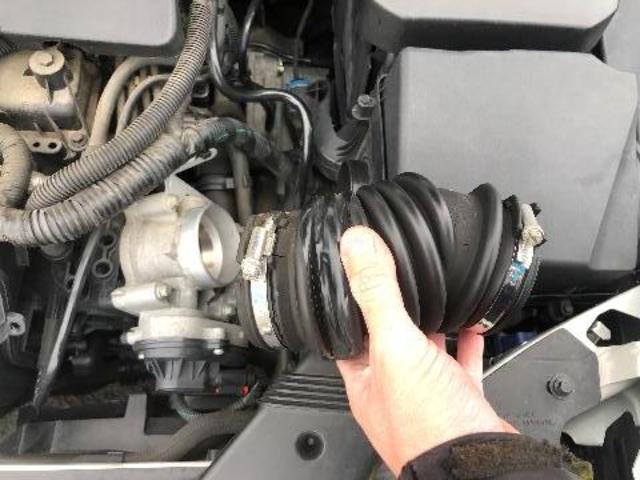 ボルボ V50 スロットル清掃 エアホース交換