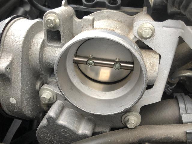 ボルボ V50 スロットル清掃 エアホース交換