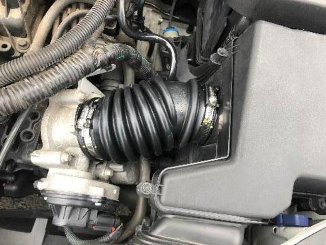 ボルボ V50 スロットル清掃 エアホース交換