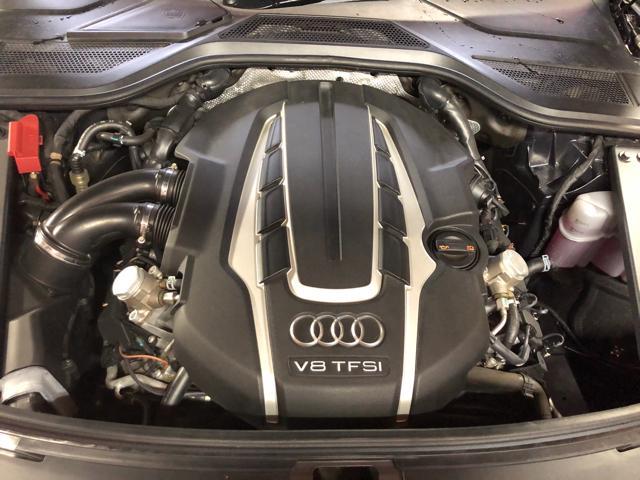 アウディ A8 4.0 TFSI クワトロ 4H オイル エレメント交換