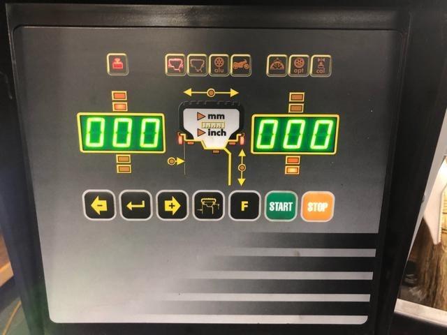 トヨタ プリウスα 車検整備 タイヤ交換 ミシュラン プライマシー4