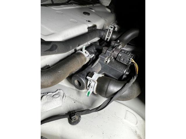 BMW 523i F10ウォーターバルブ交換