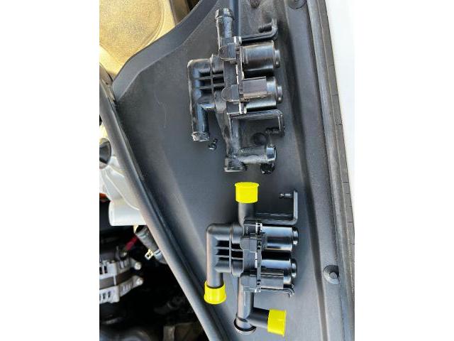 BMW 523i F10ウォーターバルブ交換