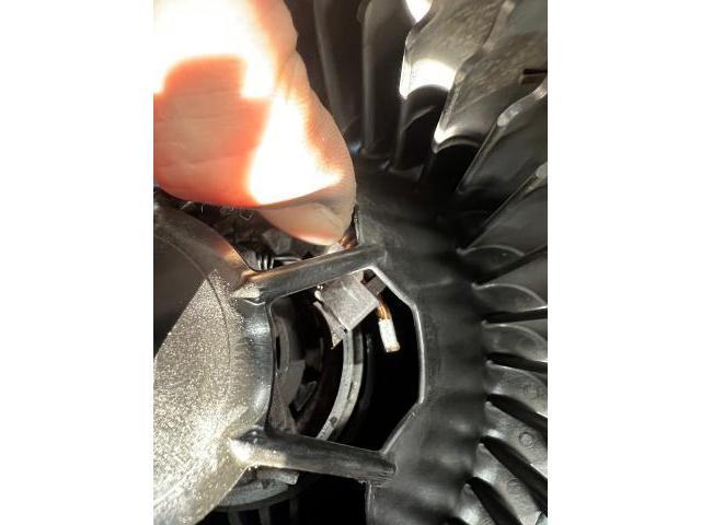 フォルクスワーゲン ゴルフヴァリアント ブロアモーター交換