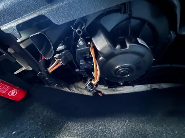 フォルクスワーゲン ゴルフヴァリアント ブロアモーター交換
