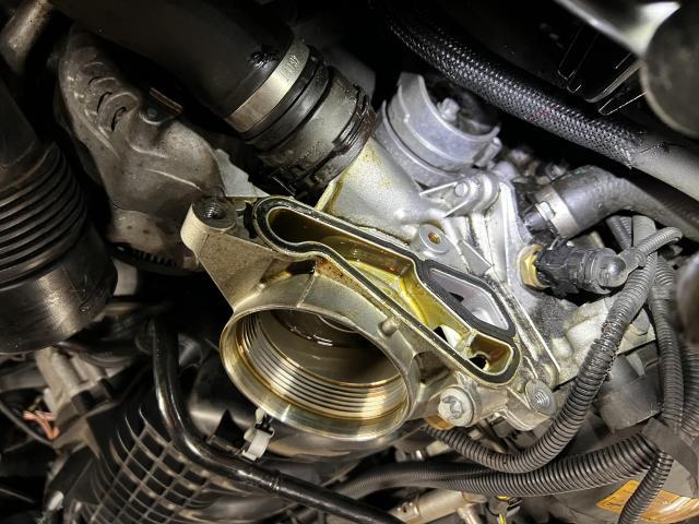 BMW640i グランクーペ フィルターハウジング交換　オイル漏れ修理