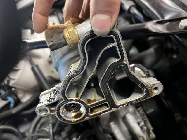 BMW640i グランクーペ フィルターハウジング交換　オイル漏れ修理